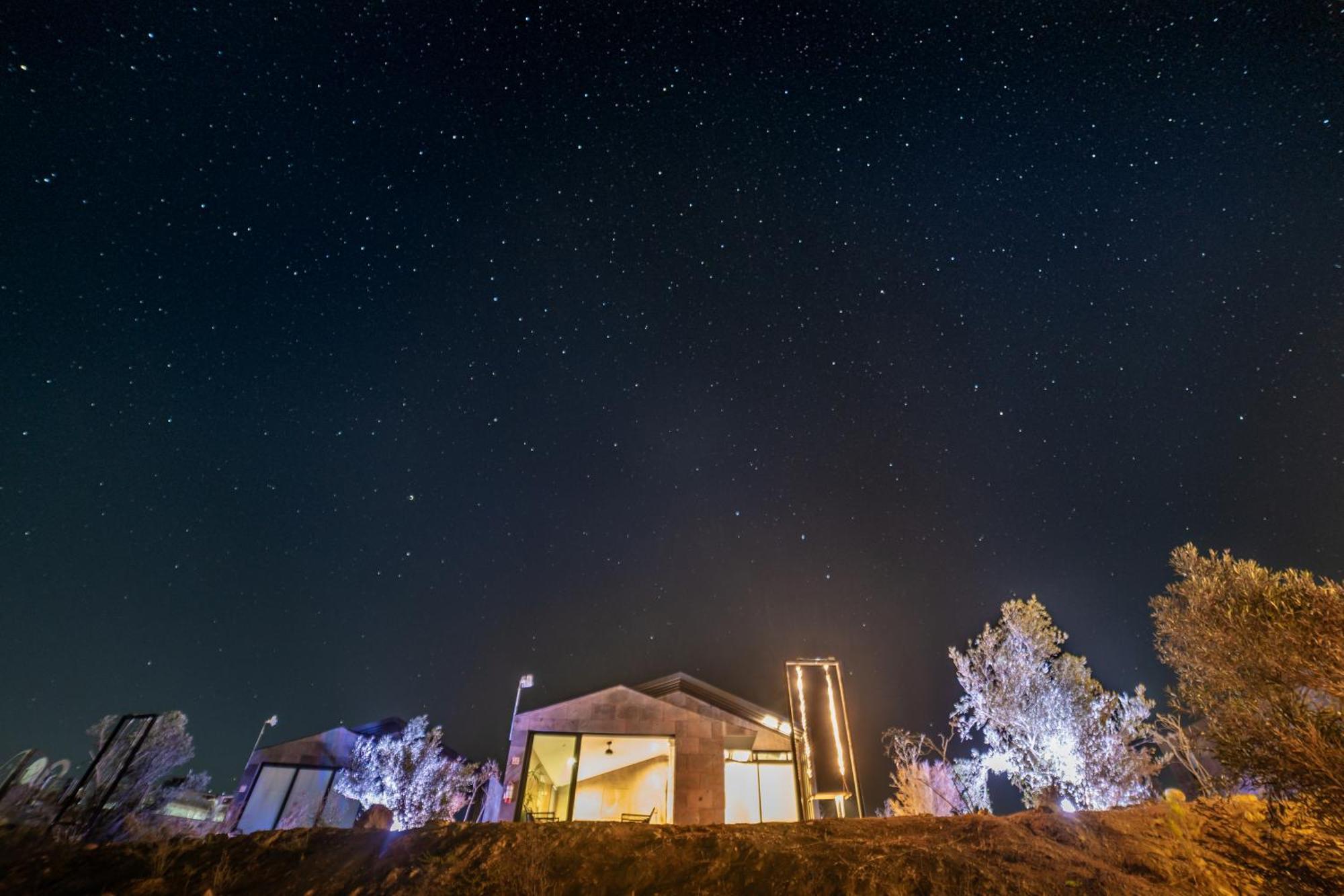 Bajo Estrellas Contemporaneo Hotel